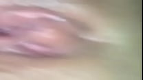 Девушка в ванной жахает вагину страпон